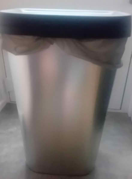 Photo of free 50l kitchen bin (Twickenham TW1) #1