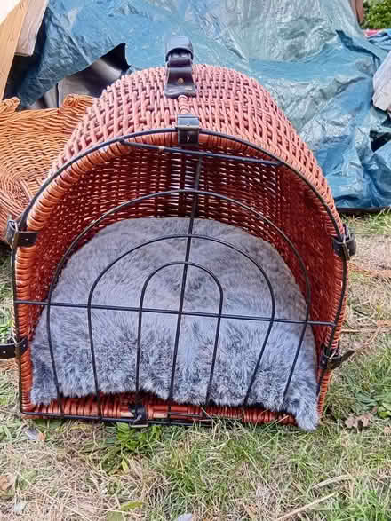 Photo of free Pet carrier (Upper oldfield park) #1