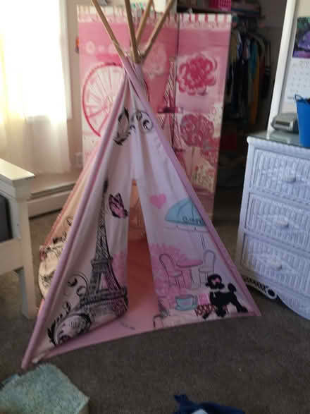 Photo of free Paris Themed Teepee (Kingwood by Tavern 519) #1
