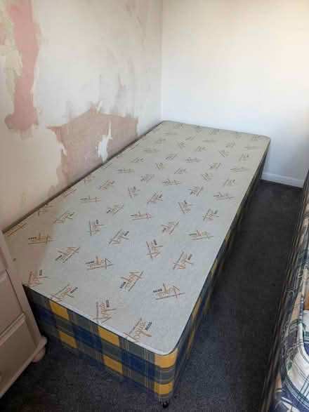 Photo of free 2x single divan beds (De722bg) #2