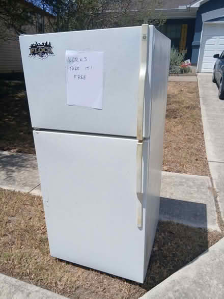Photo of free full size fridge/freezer (Southeast Austin) #1
