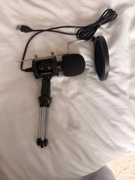 Photo of free USB Microphone with pop filter (Stalybridge SK15) #1