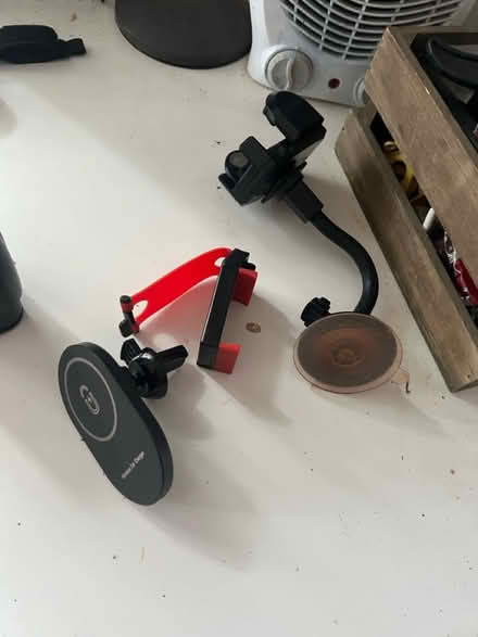 Photo of free car phone holders & charger (RG4) #1