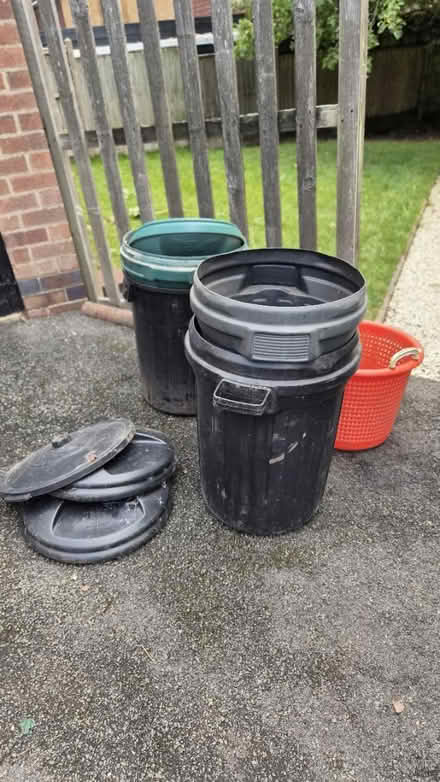 Photo of free Various dustbins/laundry basket (hucknall ng15) #1