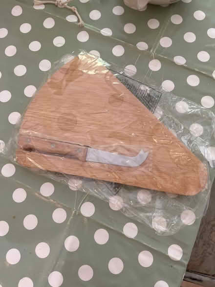 Photo of free Cheese board and knife set (highcliffe BH23) #1