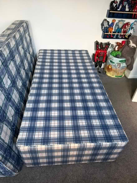 Photo of free 2x single divan beds (De722bg) #1