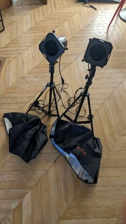 Photo of free 2 photosel studio photo lights (Muswell Hill N10) #1