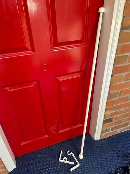 Photo of free White Curtain rod (M21 Chorlton) #1