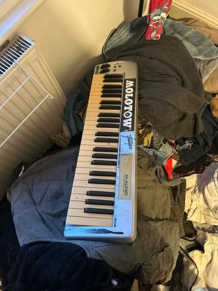 Photo of free MIDI Keyboard (Dursley road BA14) #1