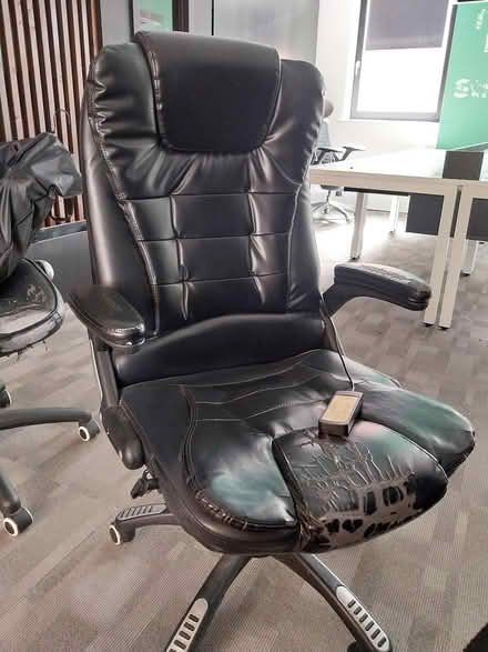 Photo of free Office/gaming chair (city centre LS1) #1