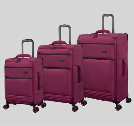 Photo of working wheeled suitcase (Ealing W3) #3