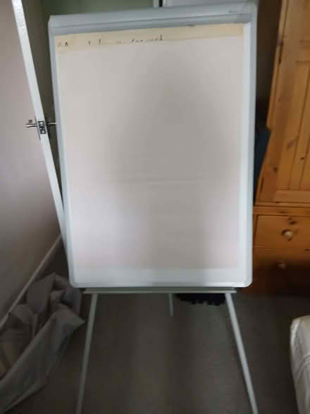 Photo of free Flip chart (Glusburn BD20) #1
