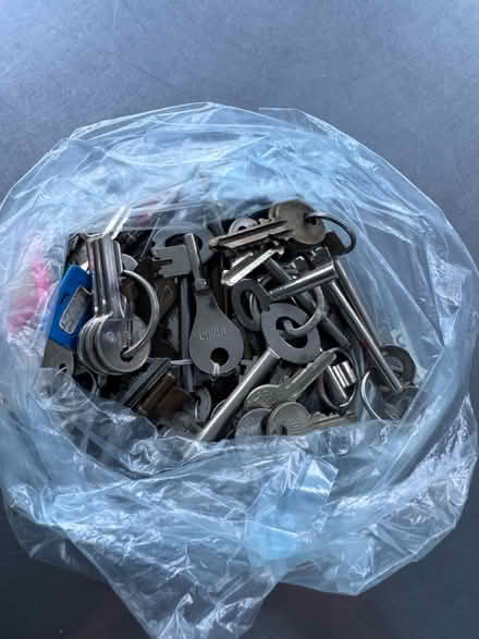 Photo of free Bag assorted keys (CB4 Arbury) #1