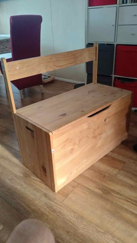 Photo of free Toy chest / bench (Billericay - Sunnymede CM11) #1