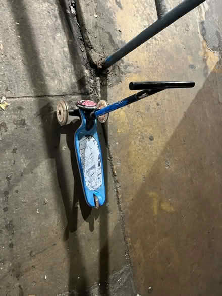 Photo of free drawers vacuum tv case scooter (Fairfax virginia) #2
