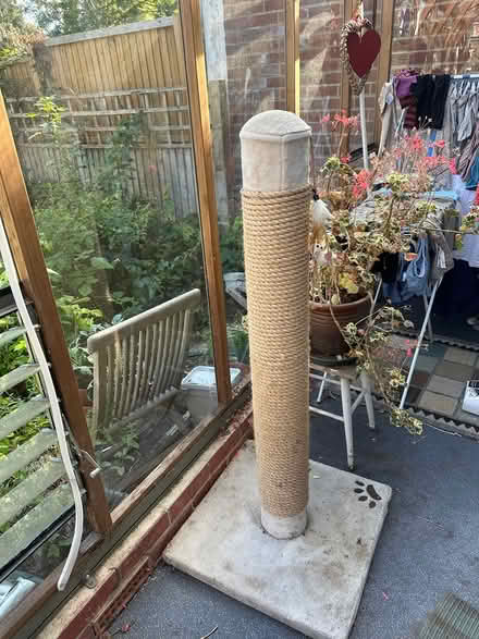 Photo of free large cat scratching post (Upper Norwood SE19) #1