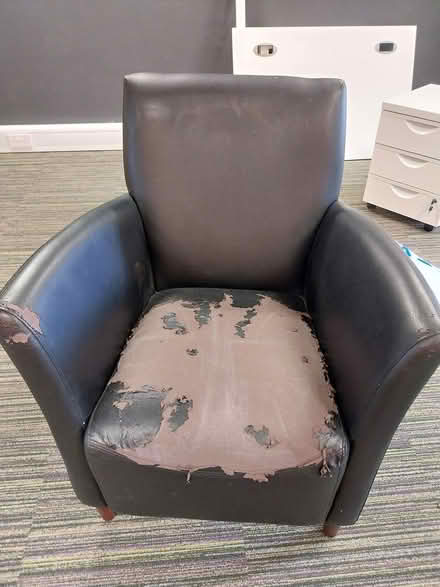 Photo of free armchair worn but comfy (city centre LS1) #2