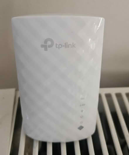 Photo of free TP-Link AC750 wifi extender (Purbrook PO7) #1