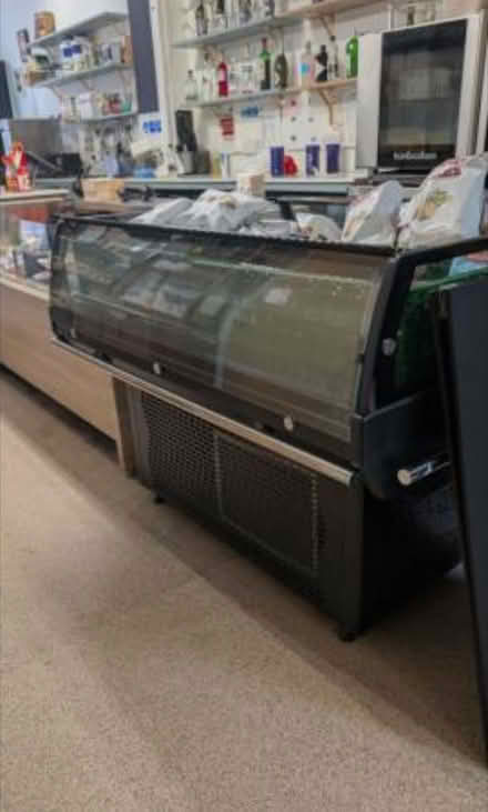 Photo of free commercial display fridge – spares/repair – sw11 – coll (Northcote Road SW11) #1