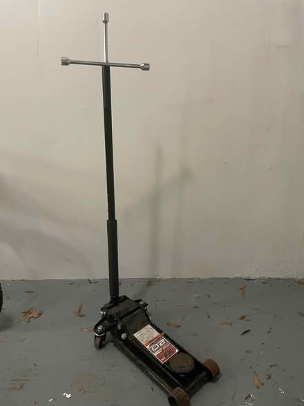 Photo of free Hydraulic car jack (Downtown Silver Spring) #1