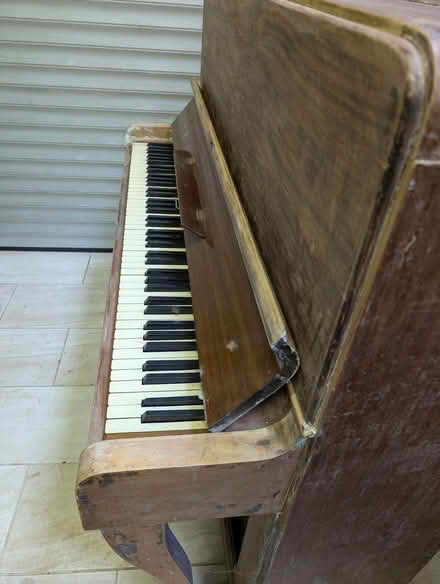 Photo of free Piano (Oakwood Park EN2) #3