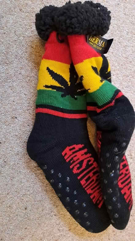 Photo of free pr warm.slipper socks adult sz (Bramley, Hants RG26) #1