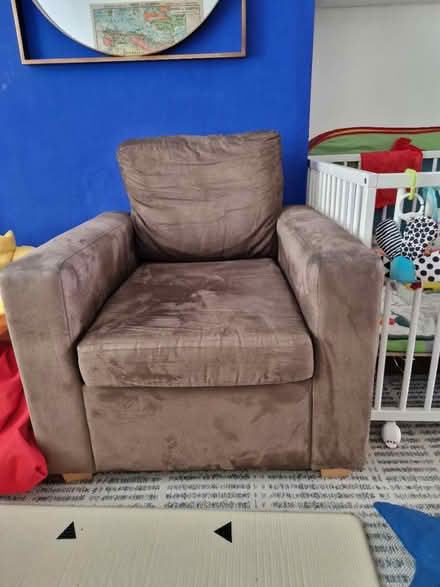 Photo of free Brown armchair (Walworth SE17) #1