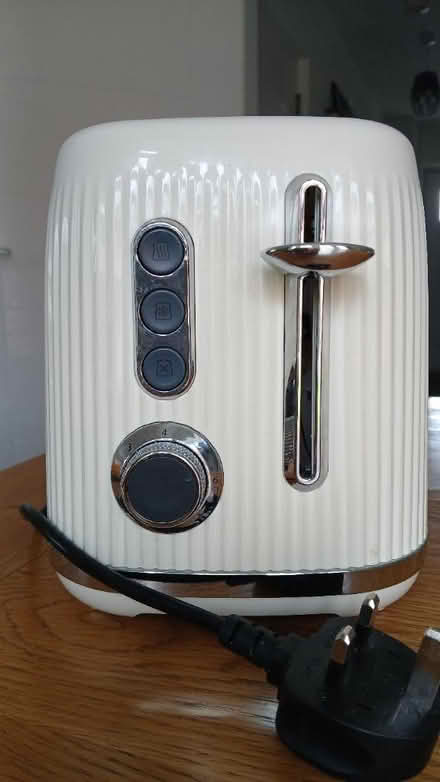 Photo of free Breville cream toaster (CW2) #2