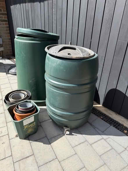 Photo of free Composter, water butt and pots (Farnham GU9) #2