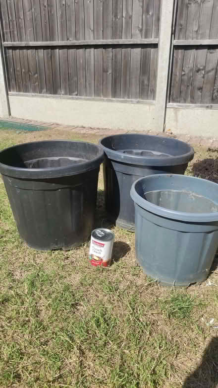 Photo of free 3 large plant pots (Chislehurst BR7) #1