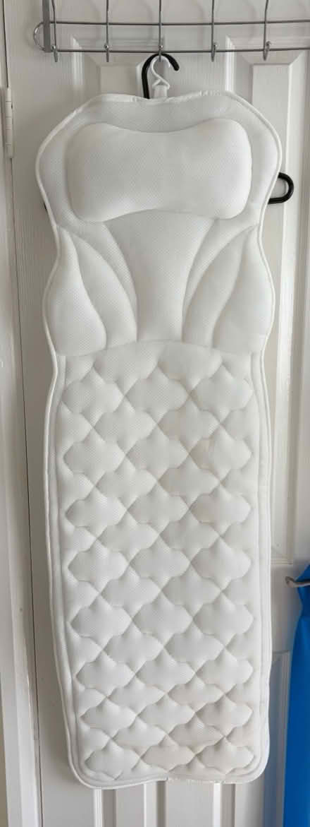 Photo of free Full-size cushioned bathmat (DA15 Sidcup) #2
