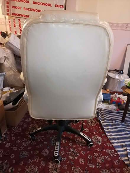 Photo of free Cream Leather faced Chair Gas height adjustable/Massage&Heat (Gorse Hill M16) #3