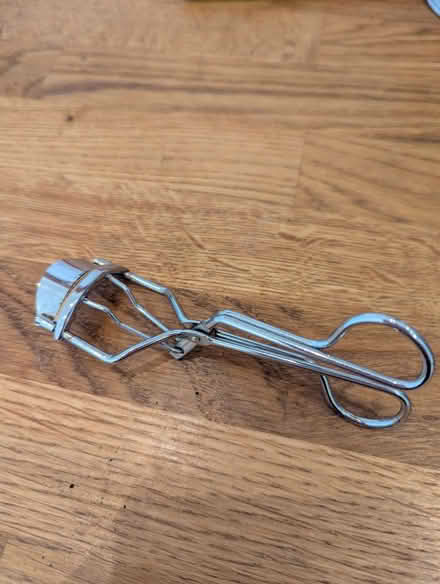 Photo of free eyelash curler. (Wanstead E11) #1