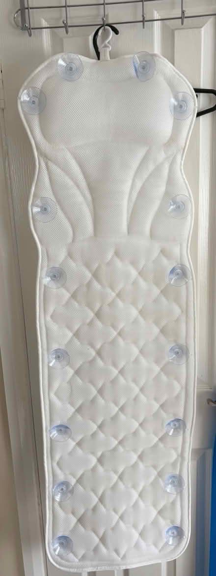 Photo of free Full-size cushioned bathmat (DA15 Sidcup) #1