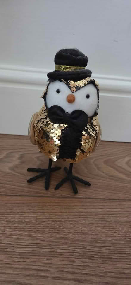 Photo of free Penguin ornament (Tooting Bec, SW17) #1