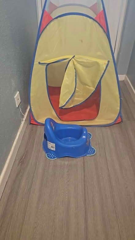 Photo of free Tent and potty (Windsor SL4) #1