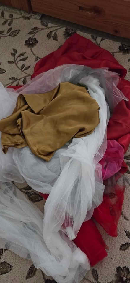 Photo of free Organza and satin (Ub1 3pd) #1