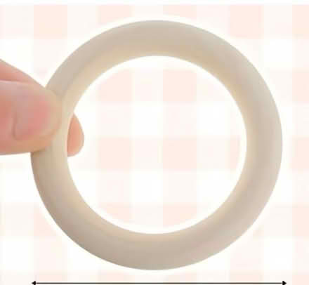 Photo of Curtain rings - wooden or plastic (Beckton E6) #1