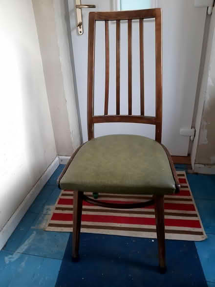 Photo of free Round Kitchen Table (Blackrock) #2