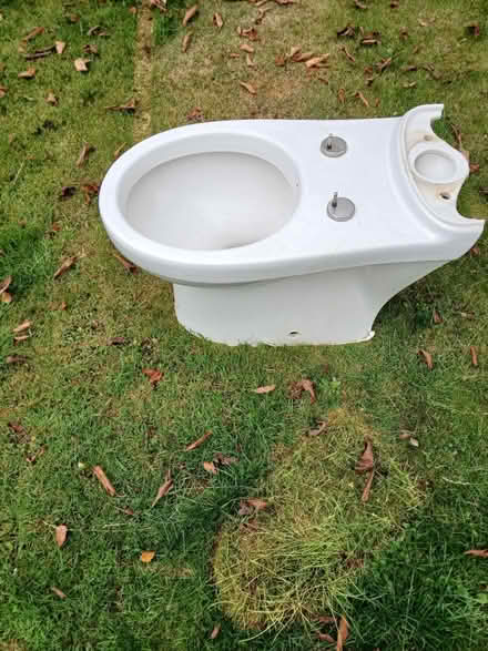 Photo of free Toilet and cistern (Meldreth SG8) #2