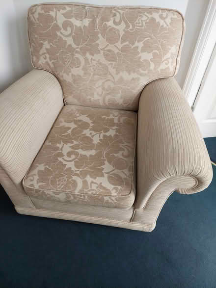 Photo of free armchair (Beverley HU17 town centre) #1
