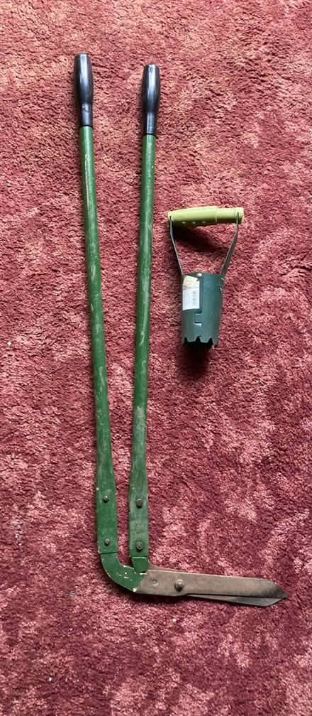 Photo of free Edging shears +Bulb planter (Fetcham. KT22) #1