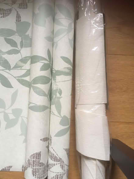 Photo of free Ends of wallpaper (The Inch EH16) #1