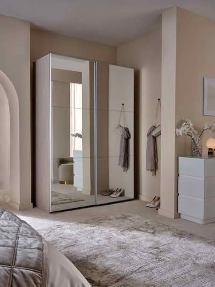 Photo of Mirrored wardrobe (West Kensington W14) #2