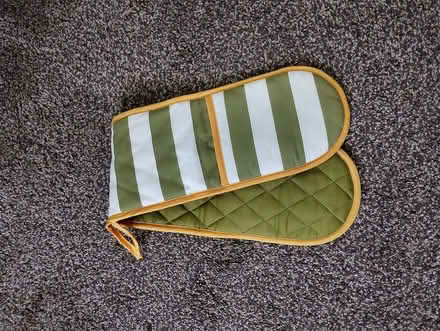 Photo of free Oven Gloves (Riddrie G33) #1