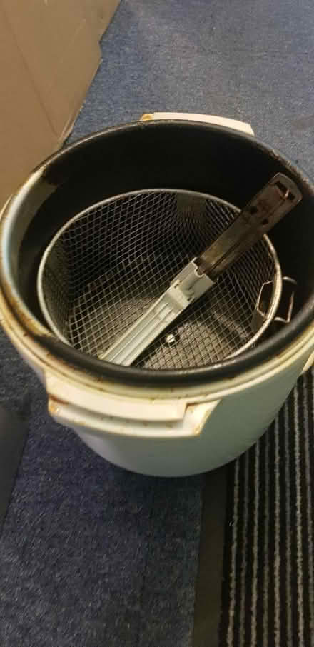 Photo of free Cook works 1800w fat fryer (Bates SW16) #1