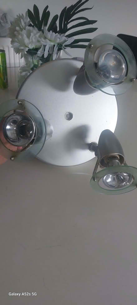 Photo of free 3 bulb spot light (Town Parks BT15) #1
