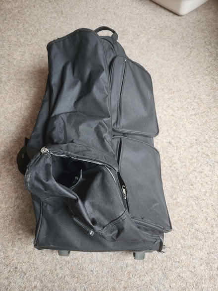 Photo of free Black Bag with wheels (Tring HP23) #1