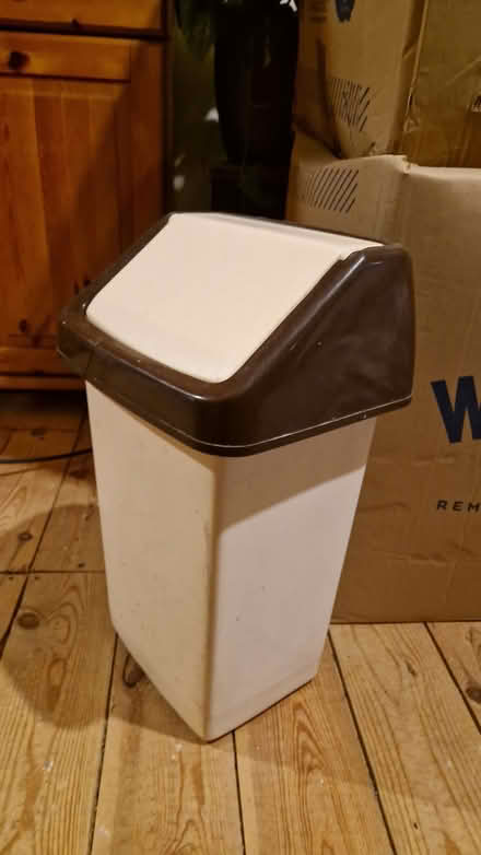 Photo of free Small swing bin. (Hailsham BN27) #1