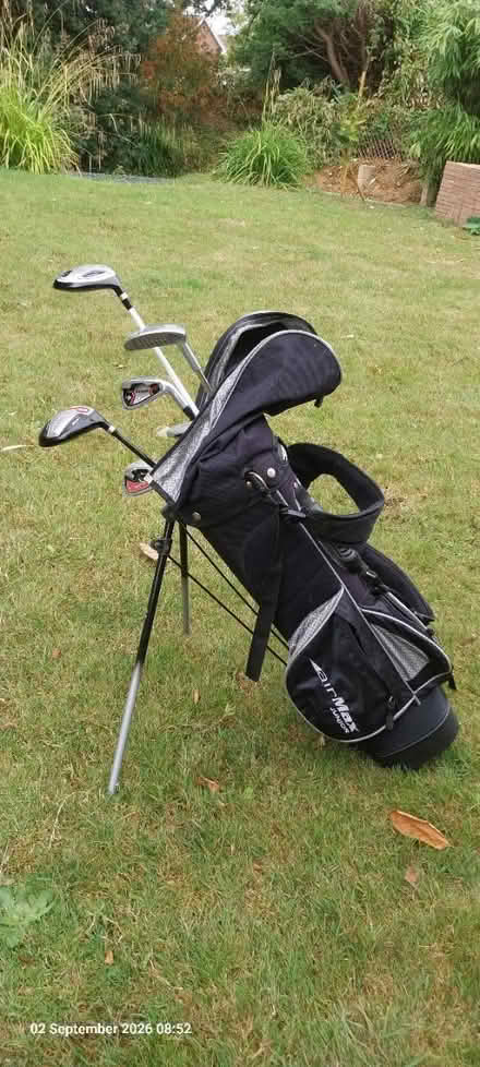 Photo of free Children's golf bag and 5 clubs (Wokingham RG41) #1